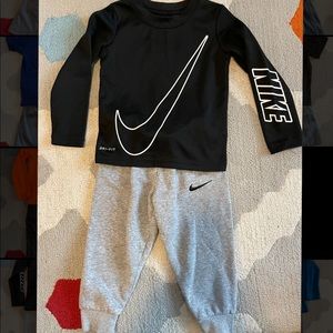 Nike 2 Piece Outfit 2T